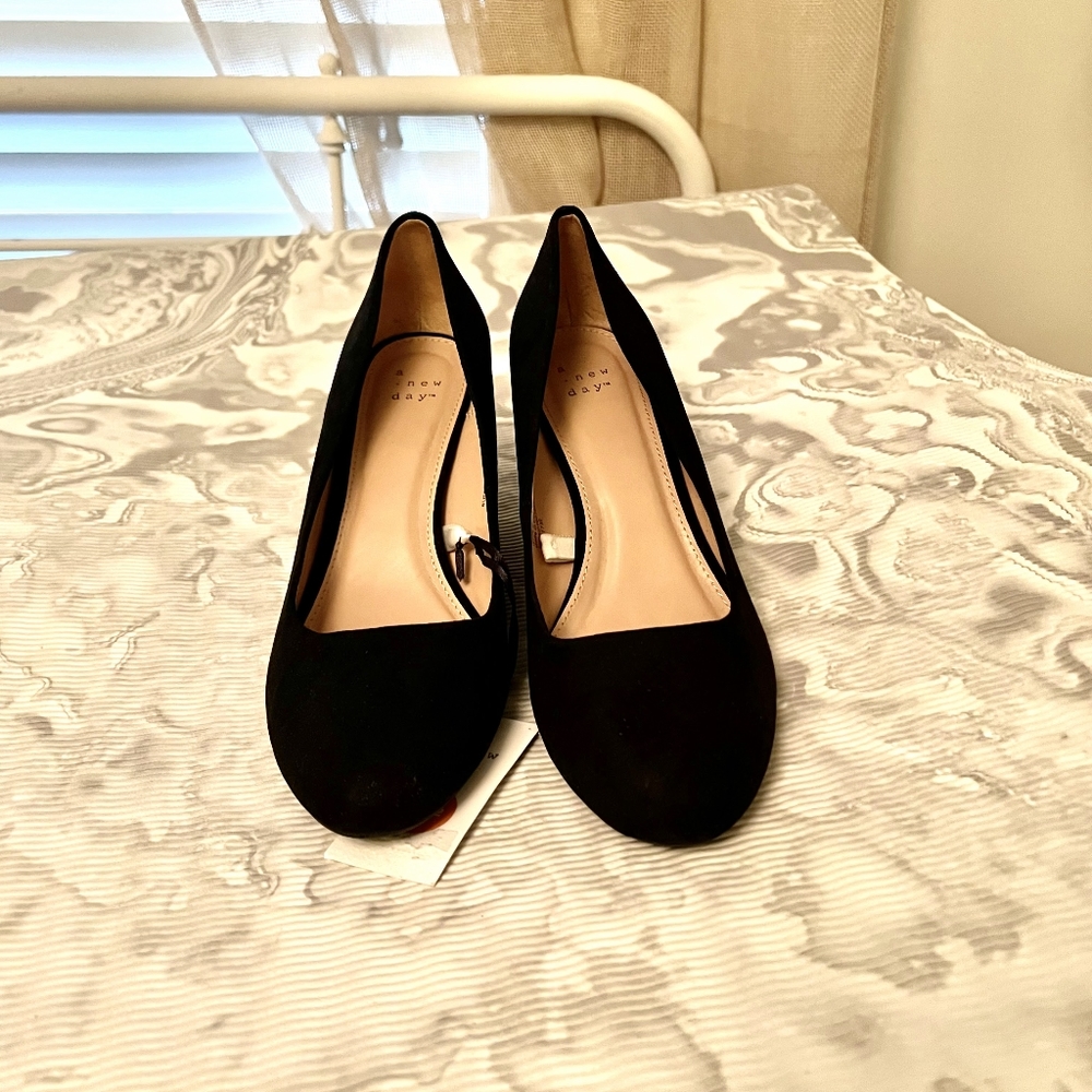 A New Day women's closed shoes in black suede size 9.5